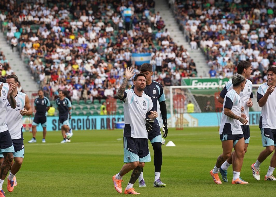人氣爆棚！ 2萬球迷觀賞阿根廷隊練習，阿媒預測梅西將先發