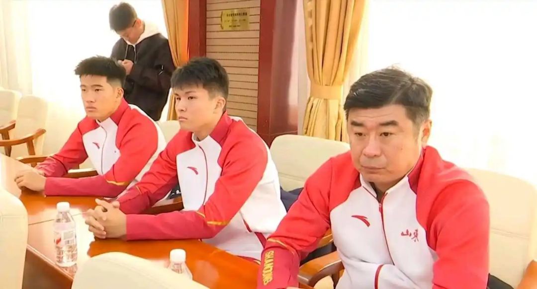 韓鵬：山東隊無奈前場沒人用；一定會向鑽研徐根寶指導鑽研
